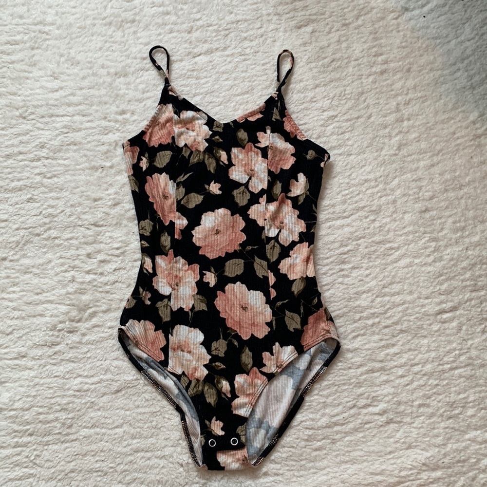AMERICAN EAGLE OUTFITTERS floral bodysuit